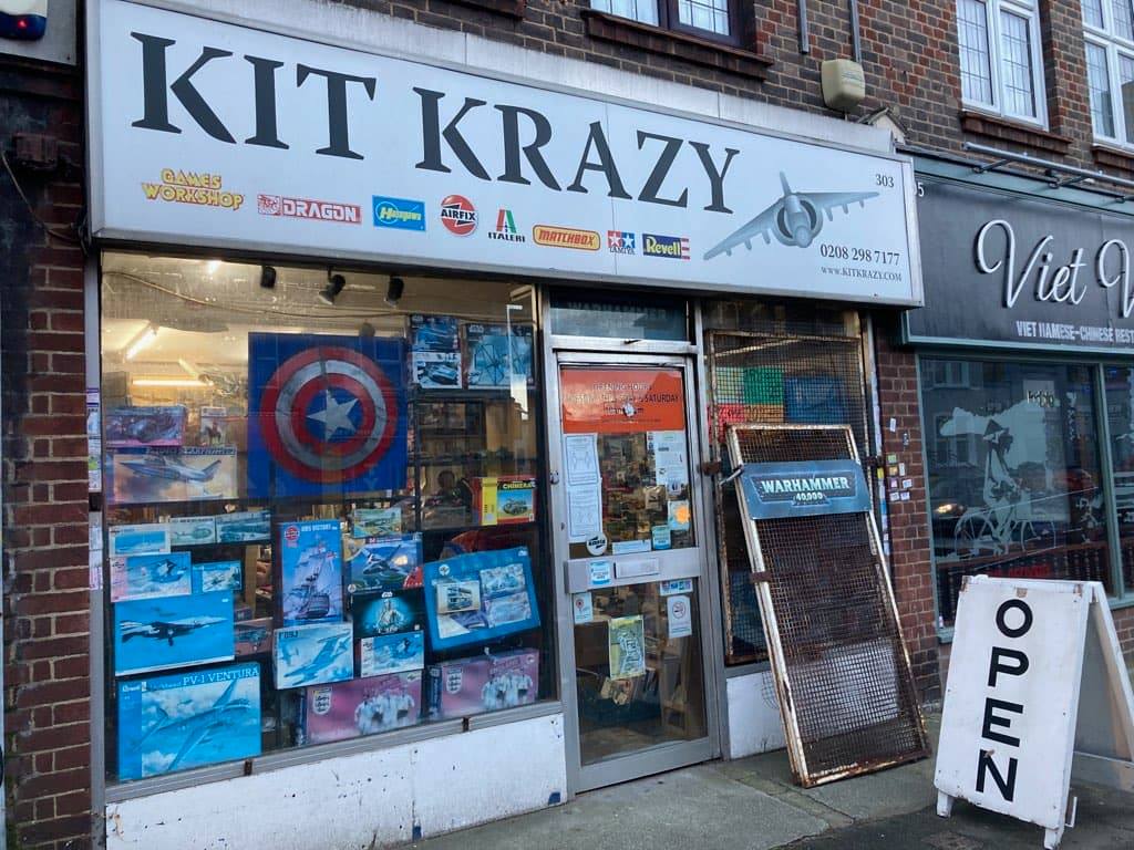 FalkeEins a modelling blog KIT KRAZY..best model shop in London