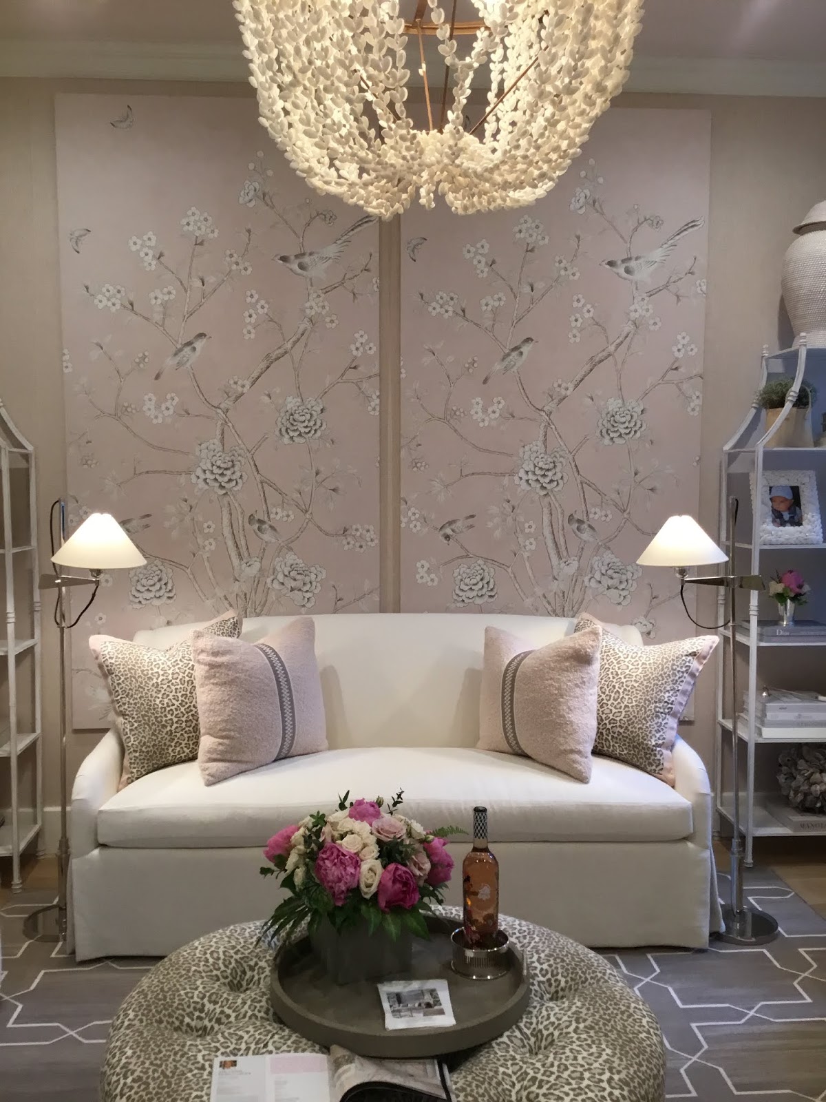 Ten Stellar Moments At Holiday House Hamptons 2019 Home Decor Design Love Seat