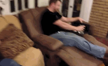 Mann mit Bier auf der Couch Mann mit Bier auf der Couch