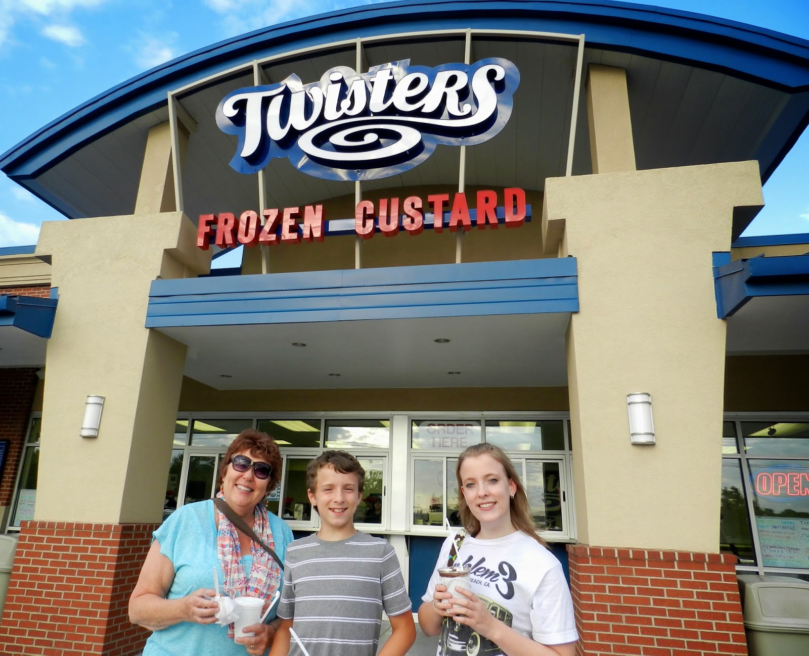 The Arnott Family Blog California Pizza Kitchen Fundraiser