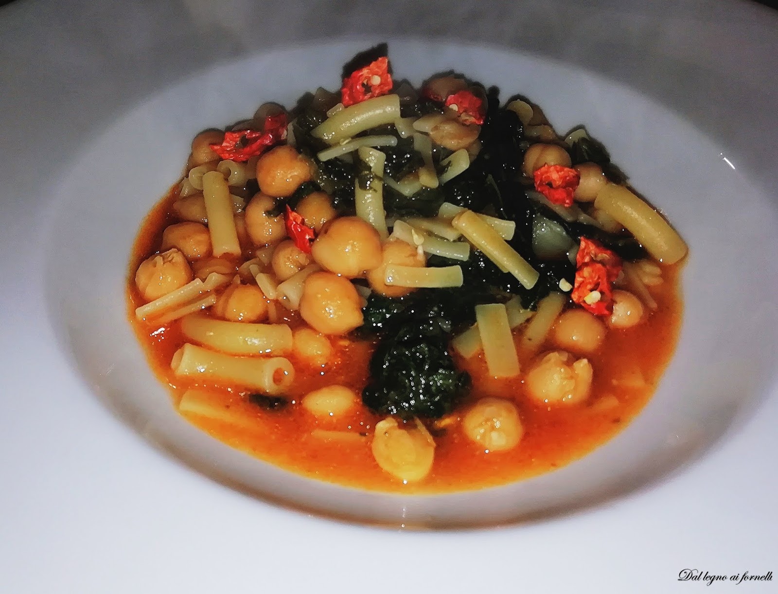 Pasta e ceci con cavolo nero.