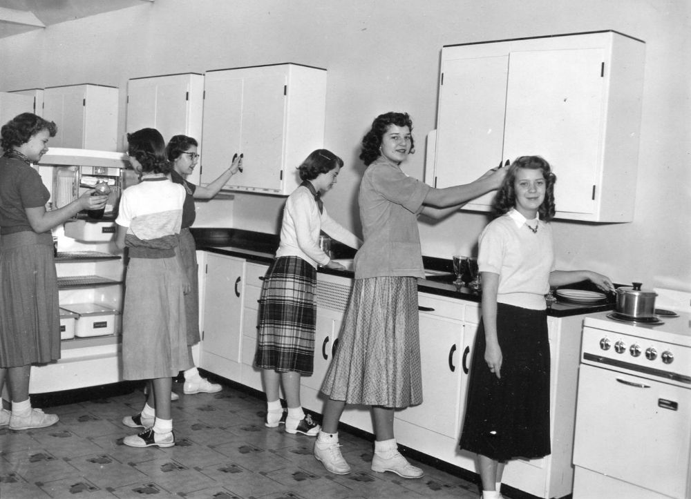 Fascinating Vintage Photos of Girls Attending Home Economics Classes 1920s 1930s - 41
