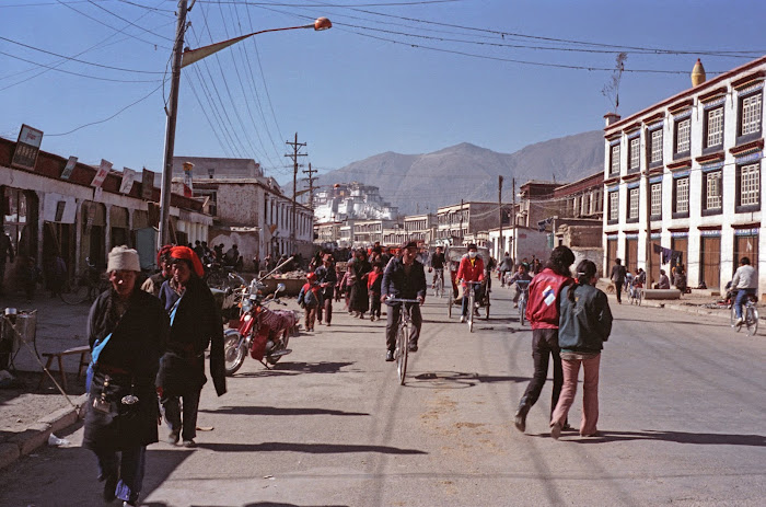 Tibet, Lhassa, Dekyi Sharlam, © L. Gigout, 1990