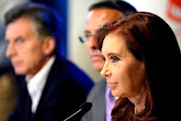 Elecciones 2019. Clarín reconoce que Cristina Kirchner sigue subiendo en las Encuestas y que Macri pierde en Todos los Escenarios Posibles.