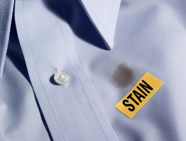 cara menghilangkan noda minyak di baju cara menghilangkan noda minyak di baju