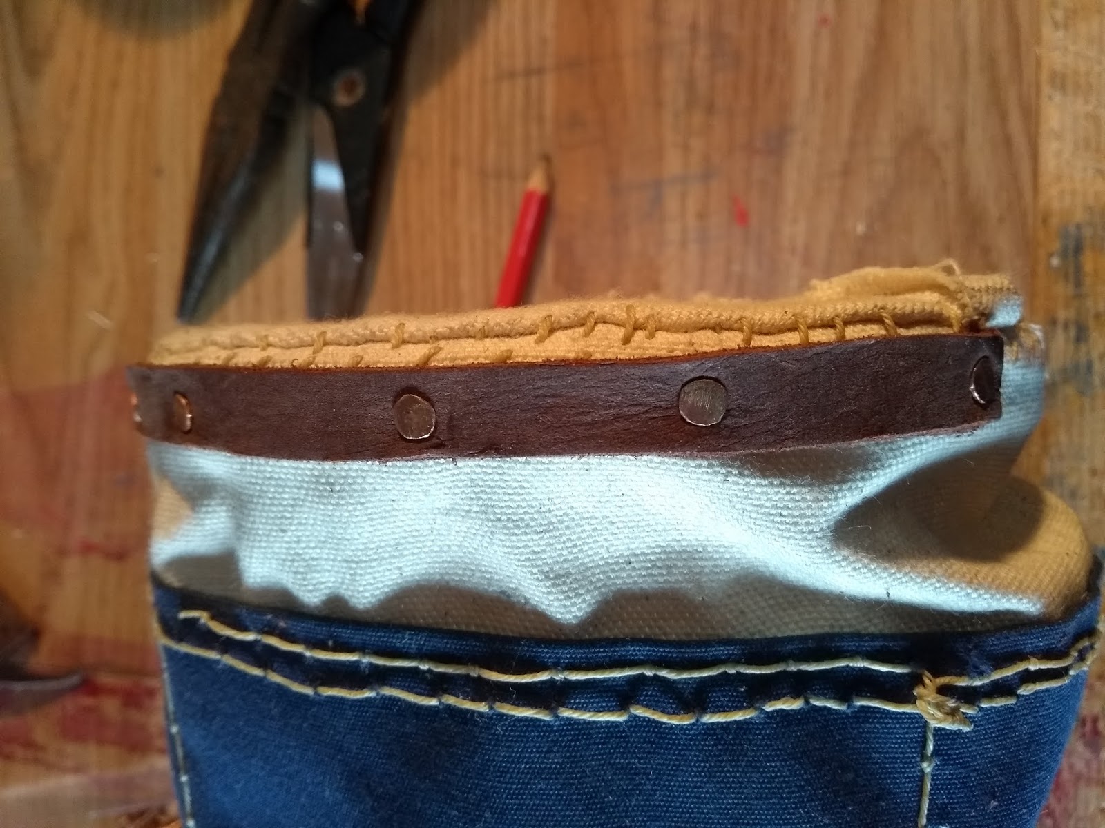 Arwen's meanderings: How to make a sailors traditional canvas ditty bag