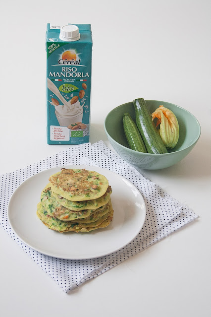 Frittatine di zucchine con mandorle