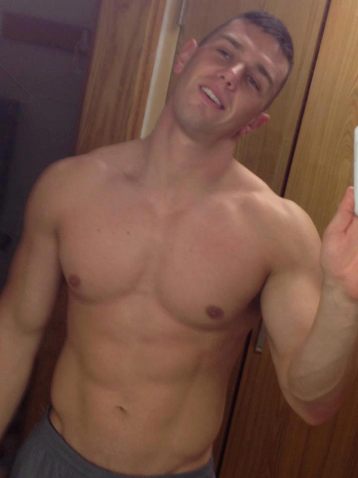 shirtless-sexy-alpha-male-bro-strong-cocky-college-hunk-selfie