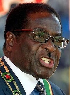 Robert Mugabe presidente de Zimbabwe desde abril 18 de 1980.