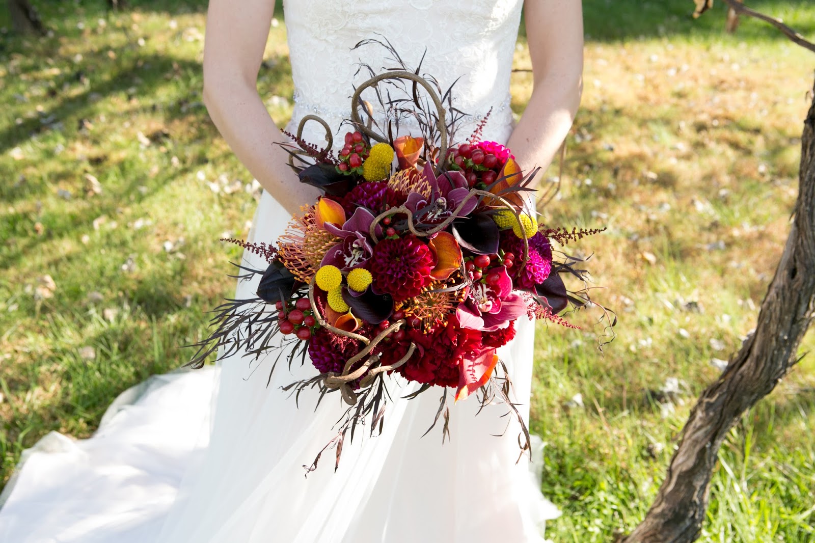 Divine Floreal Bouquet For Traditional Chinese Wedding Gown