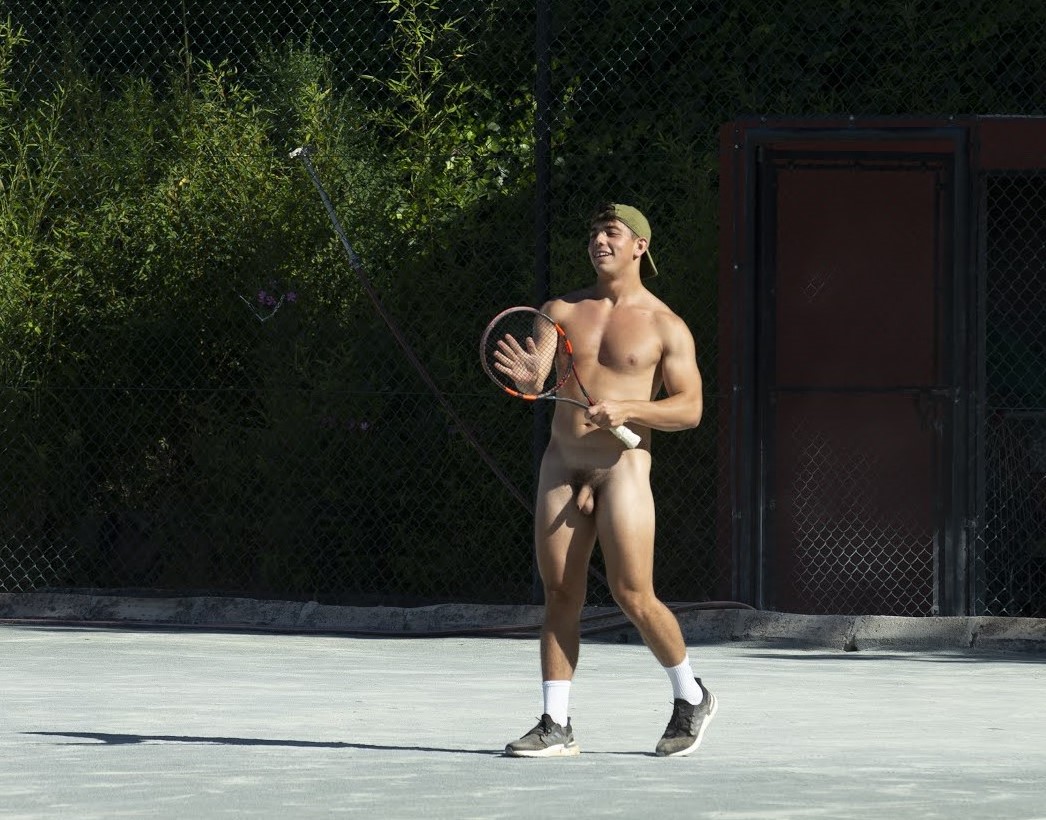 ★ Bulge and Naked Sports man : Full Nude Tennis player.
