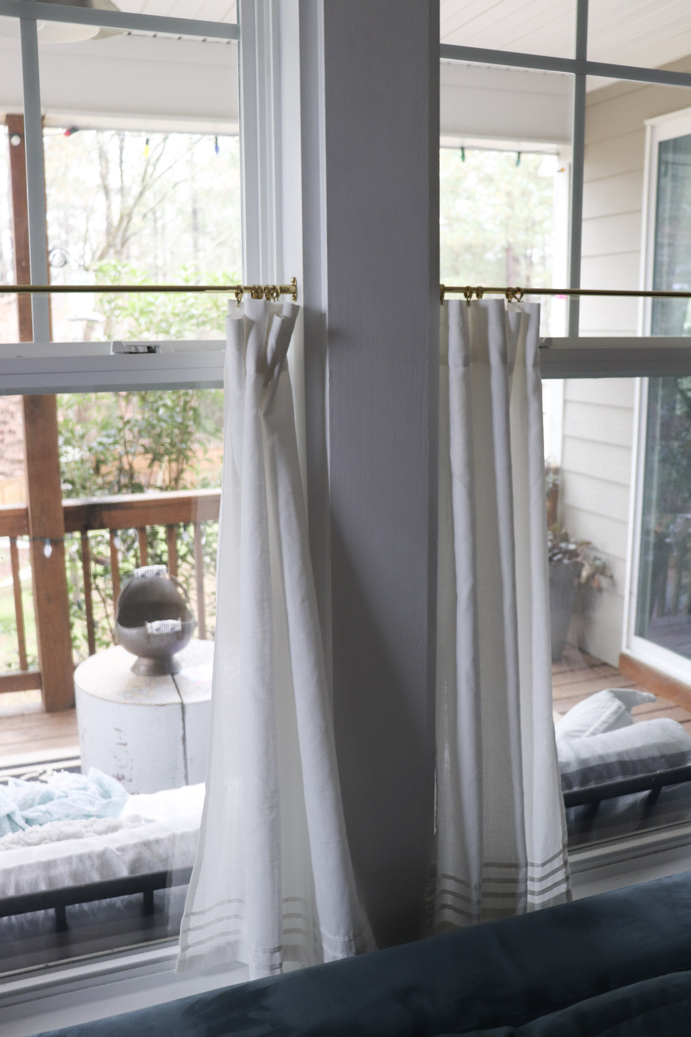 PeaHen Pad Café Curtains in white