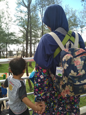 melihat pemandangan bersama tempra