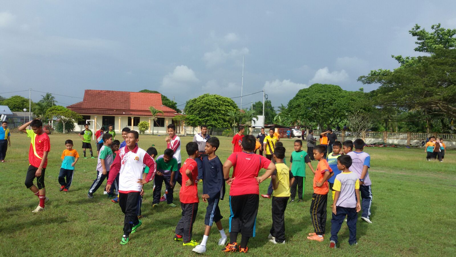 SEKOLAH KEBANGSAAN PERMATANG PAUH: KLINIK BOLASEPAK DAN SEPAKTAKRAW SMK