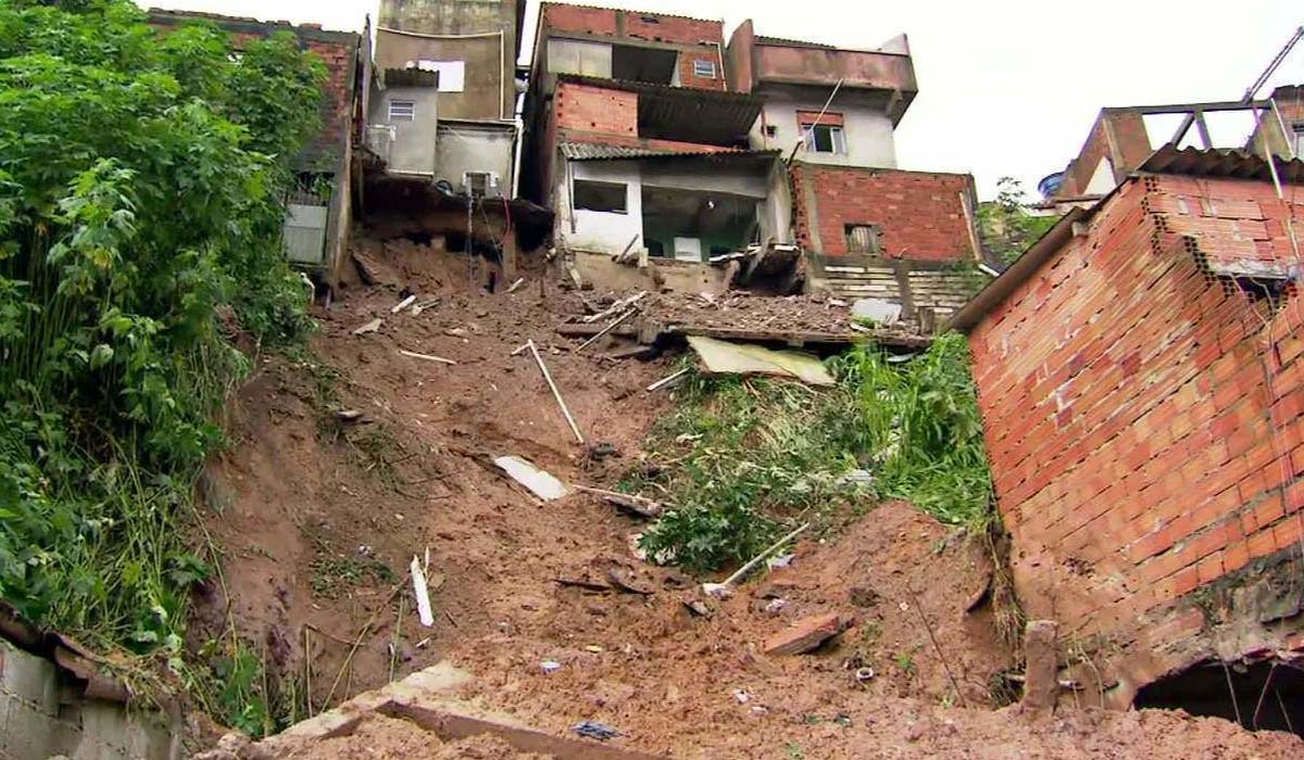 Sobe para 4 número de crianças mortas após desabamentos em SP