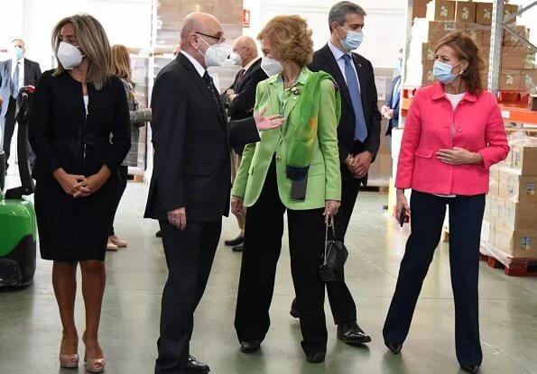 Queen Sofía of Spain visited Toledo. The Queen wore a green blazer and a floral print shirt. Queen Letizia, Princess Leonor and Princess Sofia