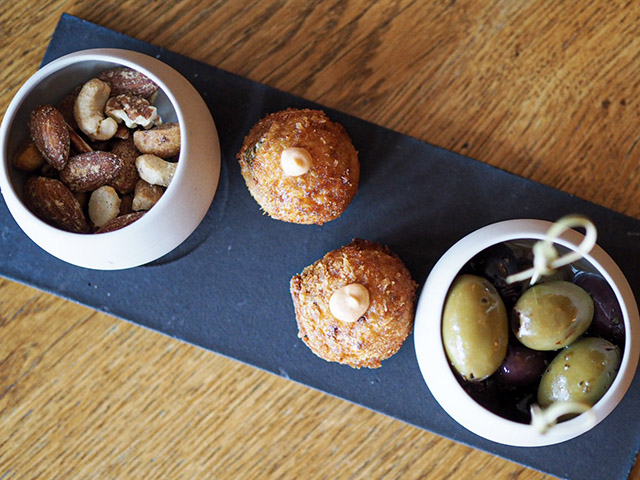 Foxhill Manor treat Foxhill Manor treat