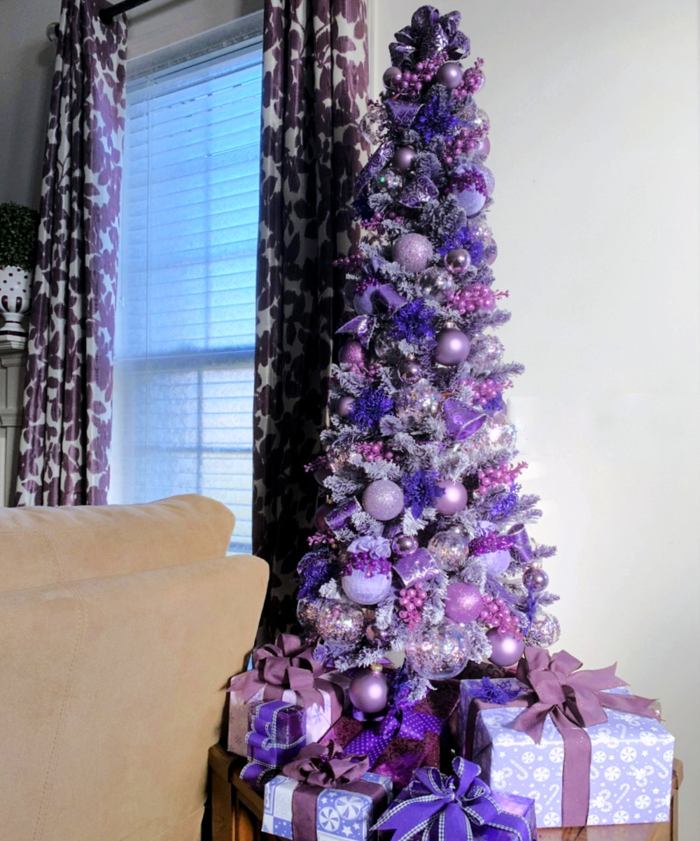 How to Decorate a Purple Christmas Tree 