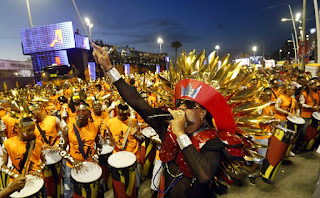 A Dama do Pagode mostra seus figurinos para o Carnaval – Blog do