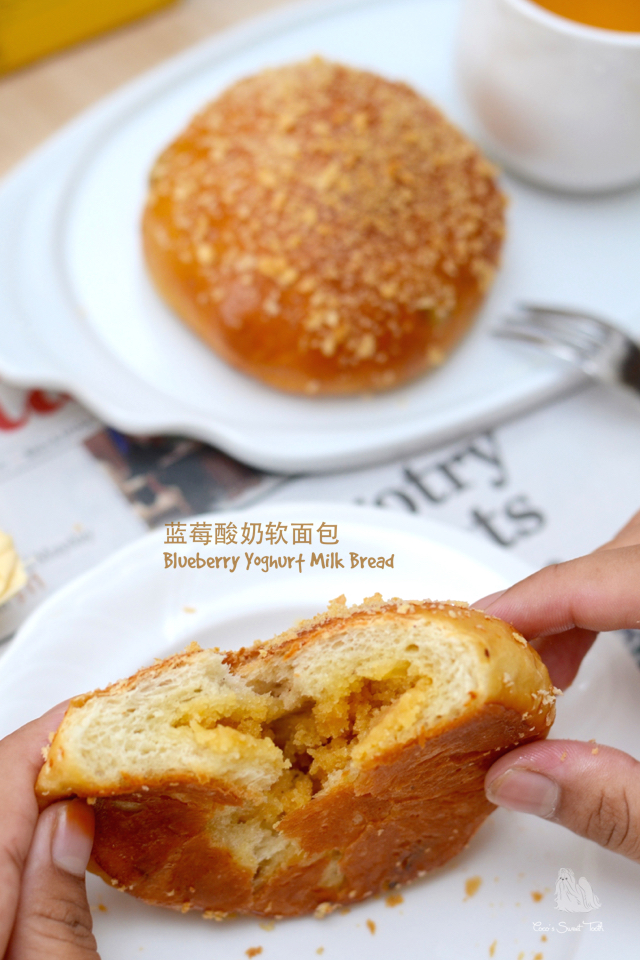 Coco's Sweet Tooth...The Furry Bakers 蓝莓酸奶软面包 Blueberry Yoghurt