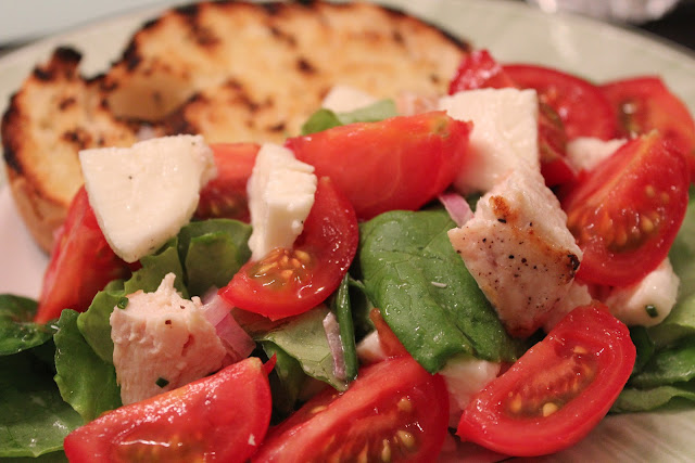 Caprese salad with grilled chicken
