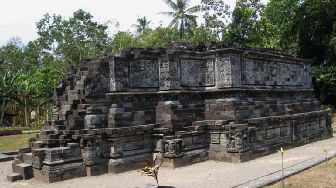 10 Candi Peninggalan Kerajaan Majapahit Beserta Gambar dan Isinya (II)