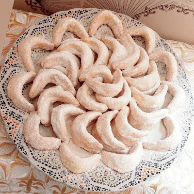 مقادير حلوة الهلال بالفرماج بالصور