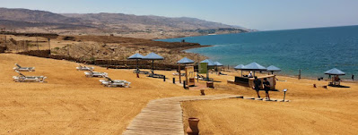Playa privada del Holiday Inn Resort Dead Sea.