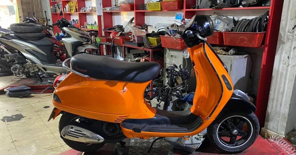 VESPA SPRINT ĐỎ CAM ĐỔI MÀU  SƠN XE MÁY MÙA DỊCH COVID19