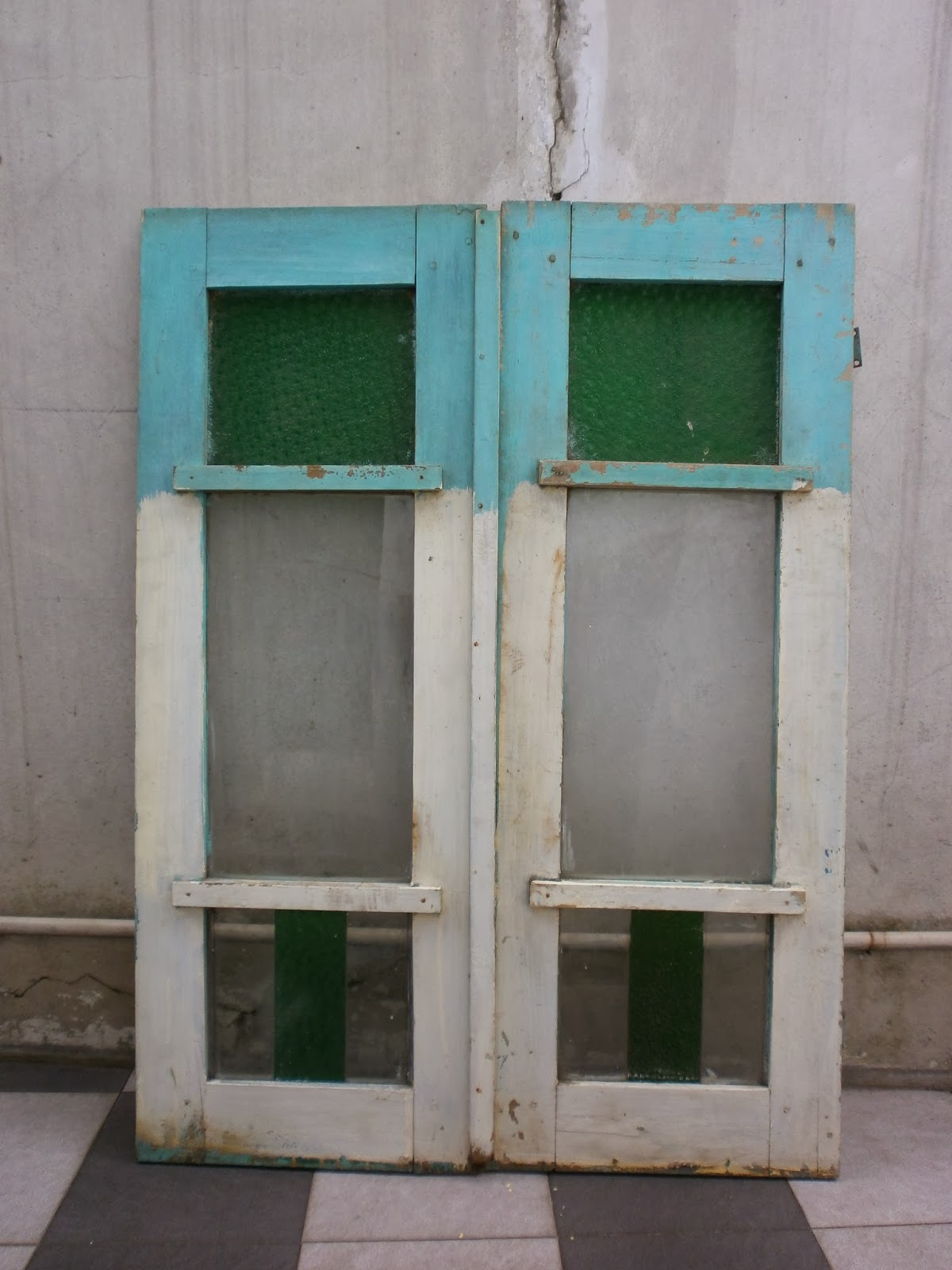 Antikpisan Sepasang Jendela  Bongkaran Rumah  Jadul SOLD 