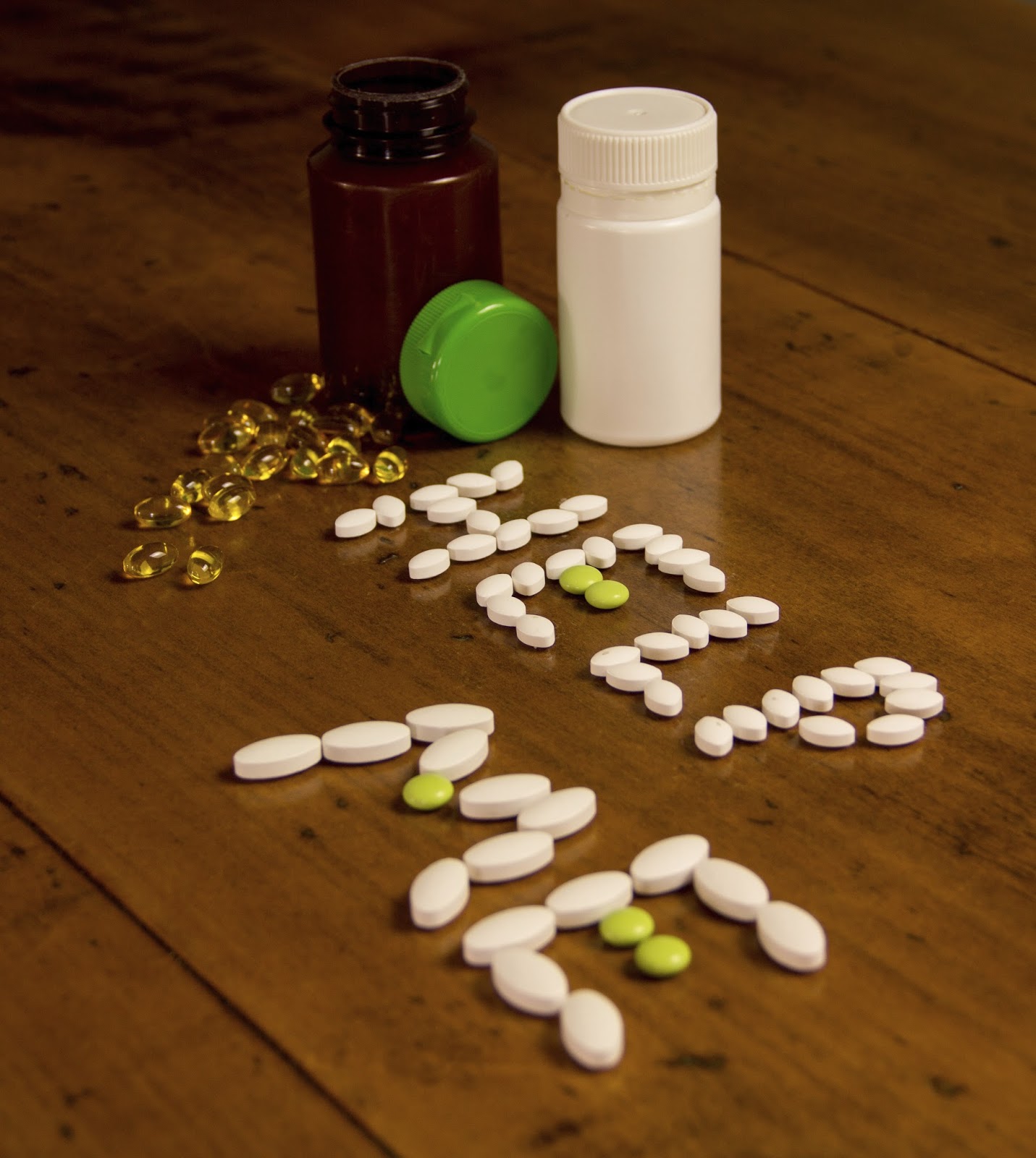 Keeping of medicine. мед услуги. Keeping of medicine. бабуля сидит у врача картинки. радостный пациент.