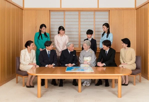 Emperor Akihito, Empress Michiko, Crown Prince Naruhito, Crown Princess Masako, Princess Aiko, Princess Kiko, Princess Mako, Princess Kako