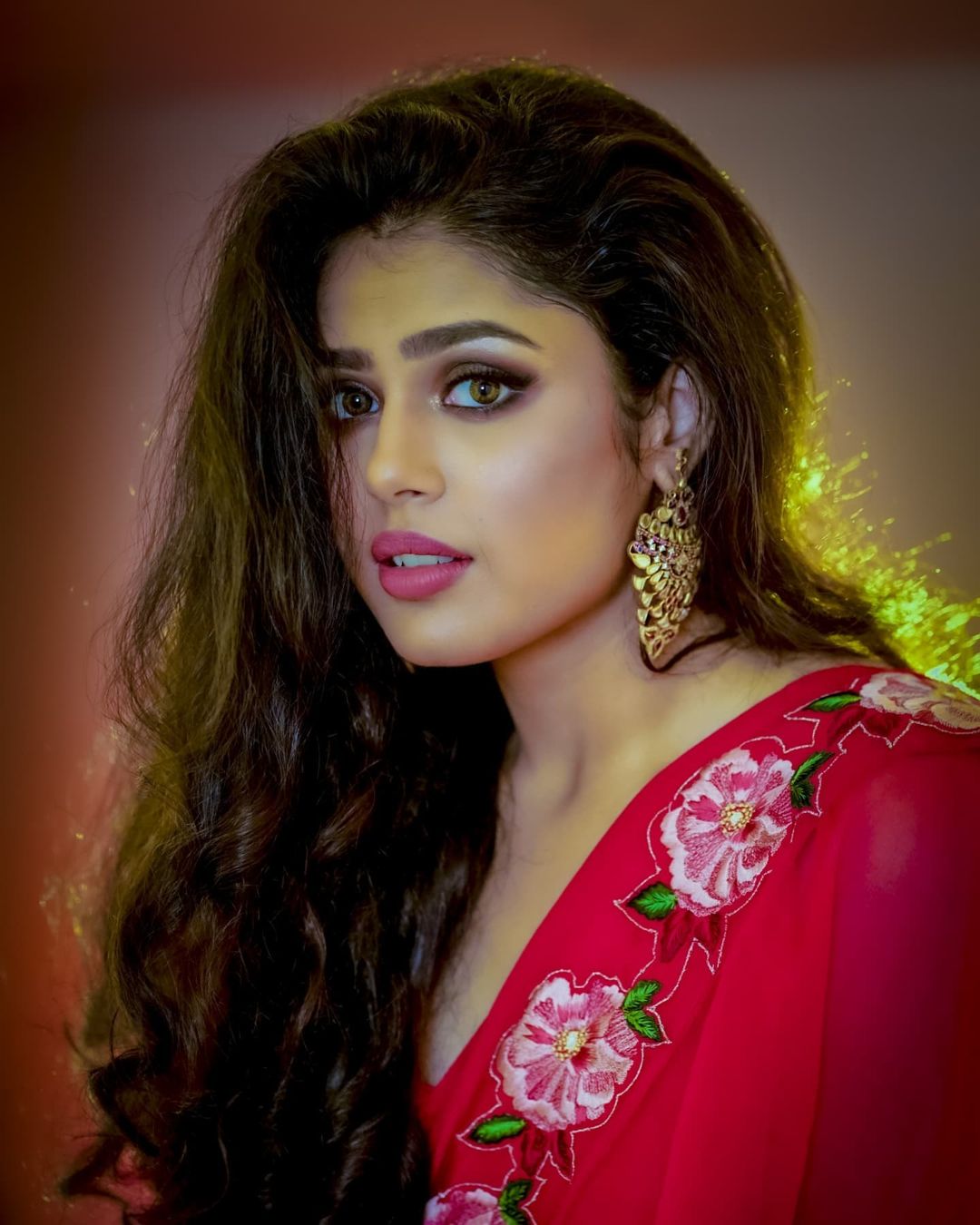 Faria Abdullah Pics In Red Ruffle Saree Photos Faria-Abdullah-1