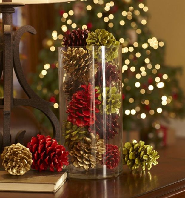 decoração de Natal com pinhas 