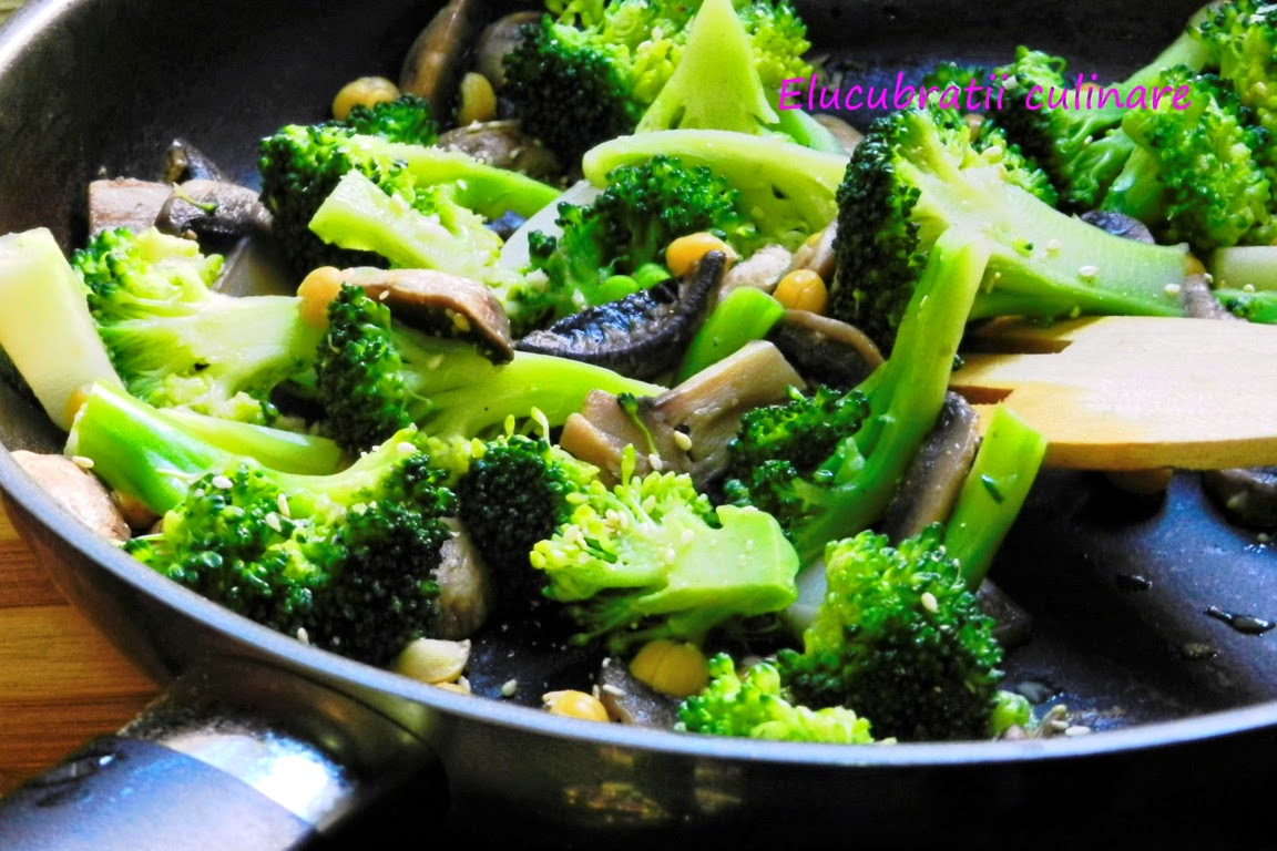 Salată de broccoli cu ciuperci