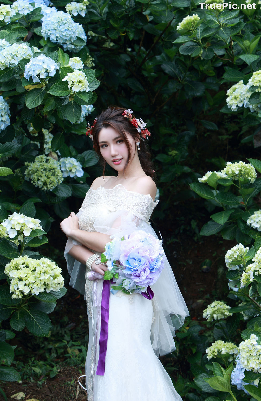 Image Taiwanese Model - 張倫甄 - Beautiful Bride and Hydrangea Flowers - TruePic.net - Picture-25