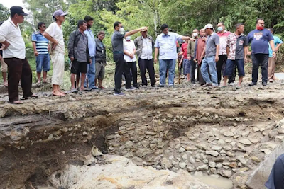 Jembatan Penghubung Antar Desa di Simalungun Ambruk Diterjang Banjir Bandang