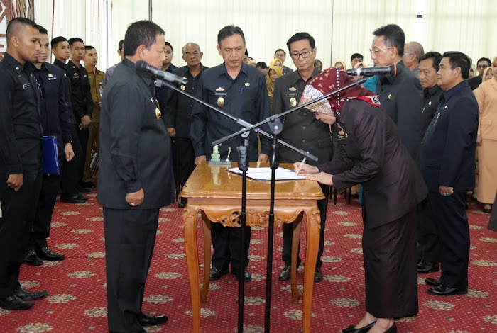 Wujudkan Kualitas Birokrasi yang Profesional, Gubernur Arinal Lantik 11 Pejabat Pimpinan Tinggi Pratama