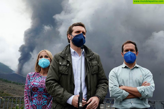 Casado vuelve a visitar las zonas afectadas por la erupción del volcán de La Palma