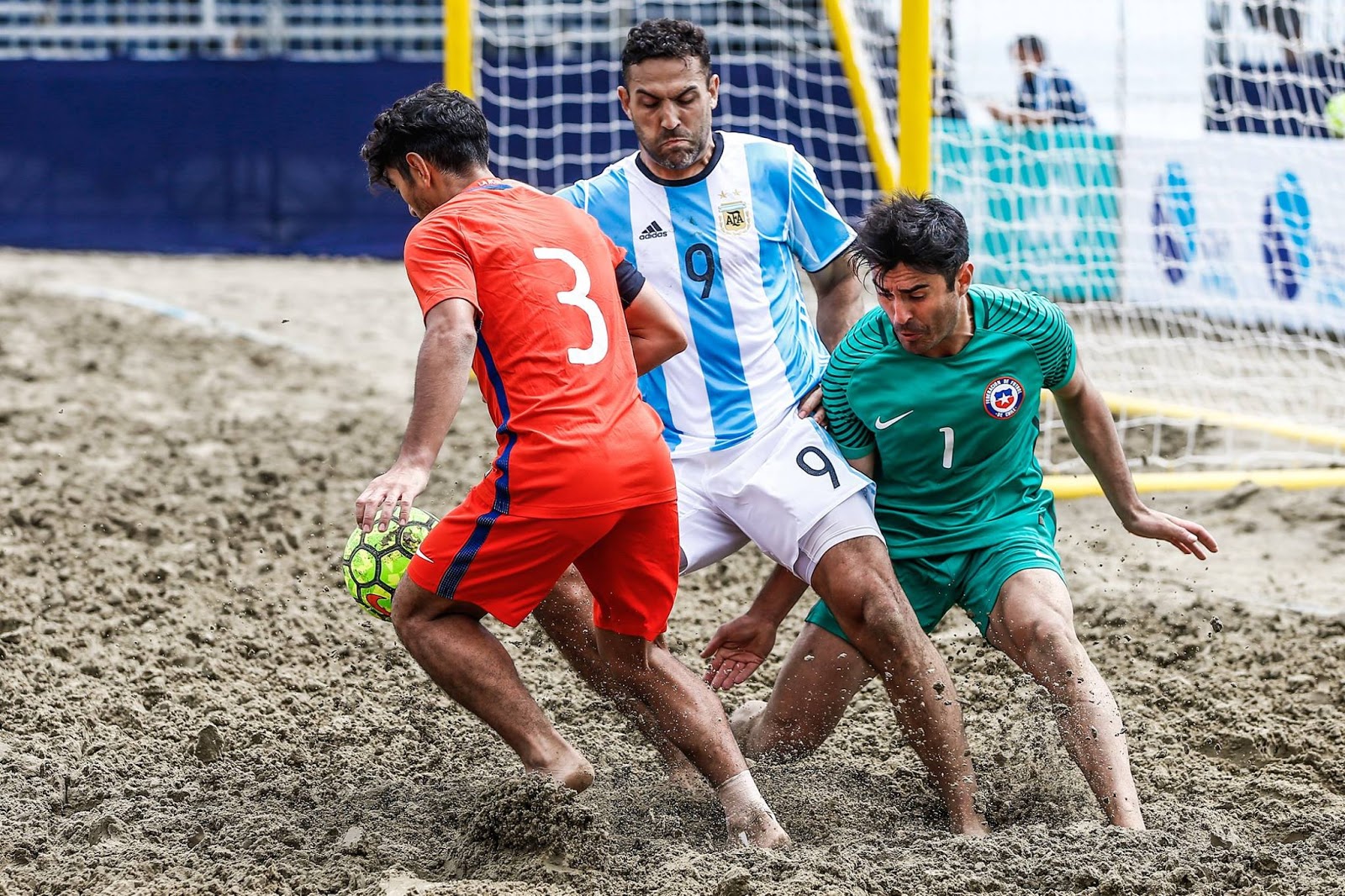 Fútbol Playa: La Selección Argentina venció a Uruguay - POLIDEPORTIVO NEWS