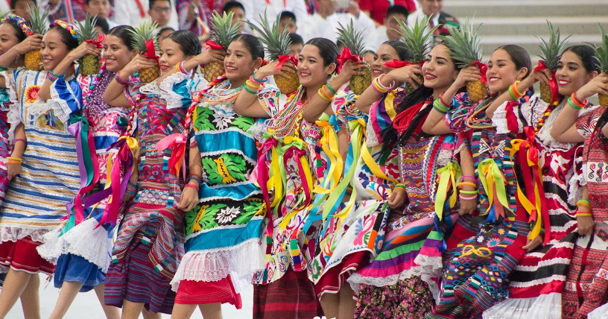 Какие народы в мексике. Гелагеца в Мексике. Праздник Гелагеца в Мексике. Понедельник на Холме (Гелагеца) в Мексике. Гелагеца. День коренных народов Мексики.