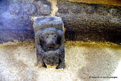 modillon Roman église saint Julien de Brioude à Autrac, Haute-Loire