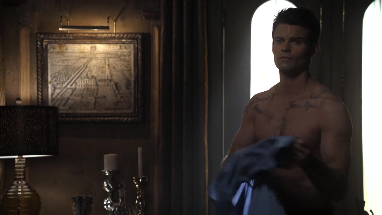 Daniel Gillies shirtless in The Originals 1-14 "Long Way Back From Hel...