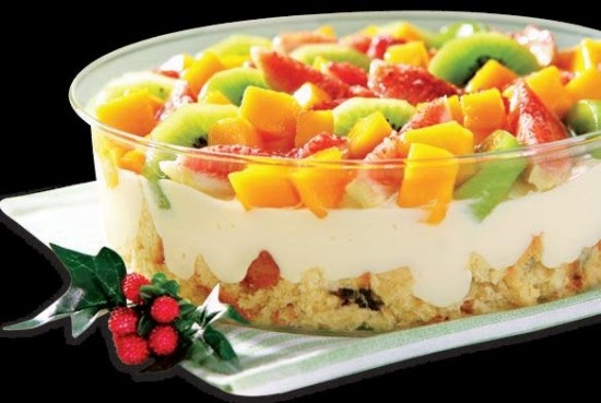 Aprenda uma receita de pavê de salada de frutas fácil e barata para compor  a ceia de Natal