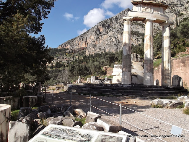 Tholos, no santuário de Athena Pronaia
