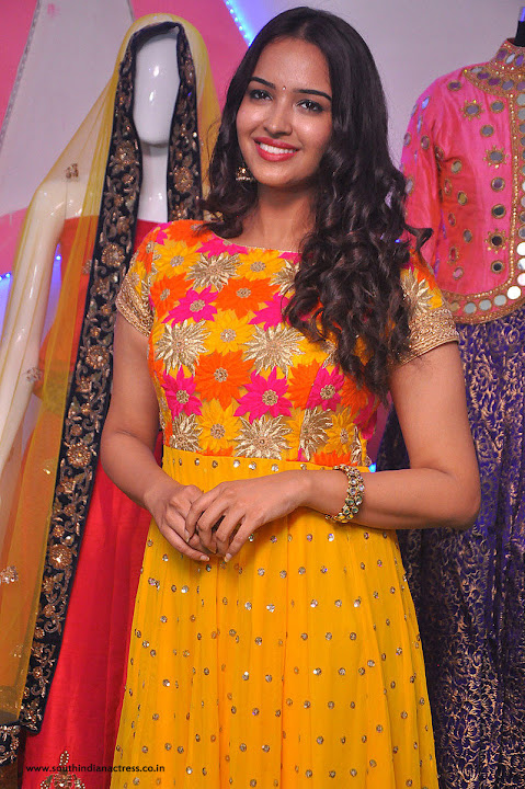 Pujita Ponnada at Aakruti Showroom Launch