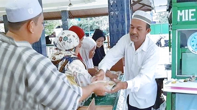 Keajaiban Sedekah, Pedagang Mie Ayam Tak Jadi Operasi Setelah Rutin Gratiskan Ratusan Porsi Makanan