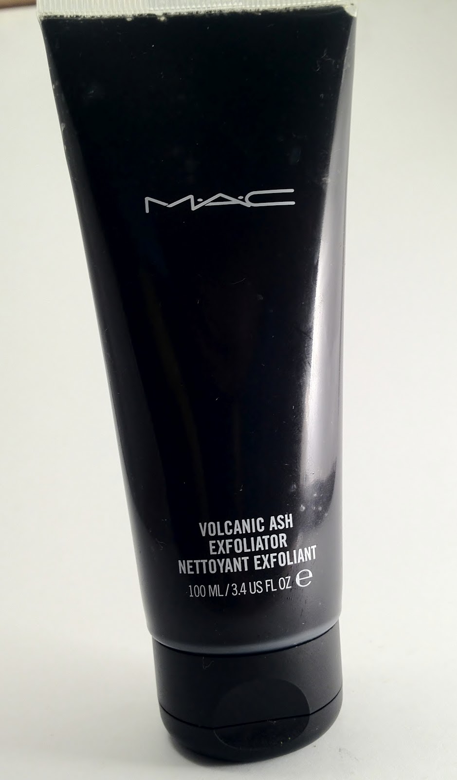 Omorfia....What I Call Beauty! REVIEW MAC VOLCANIC ASH EXFOLIATOR