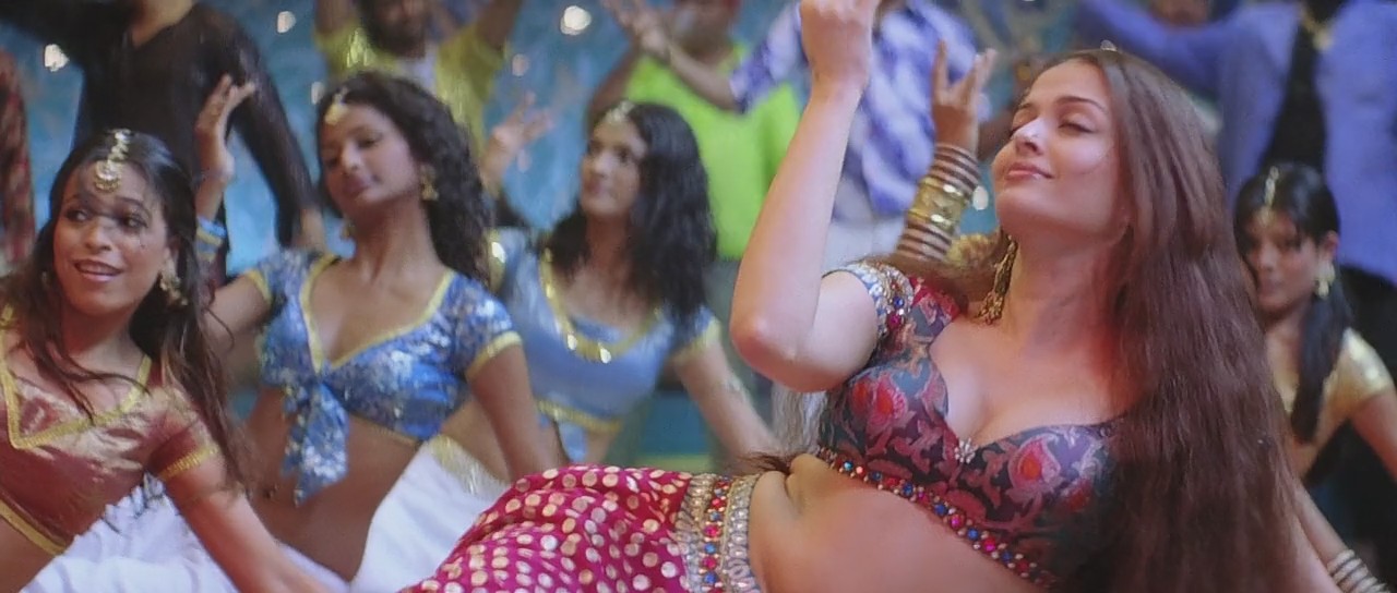 Aishwarya Rai sexy expressions in kajra re item song