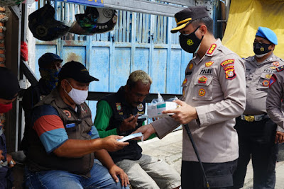 Warga Apresiasi Kapolresta Bekasi Berikan Masker di Stasiun Cikarang dan Mall SGC Warga Apresiasi Kapolresta Bekasi Berikan Masker di Stasiun Cikarang dan Mall SGC